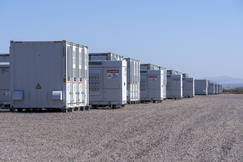 SRP and NextEra commission 100-MW battery system to store Arizona solar power